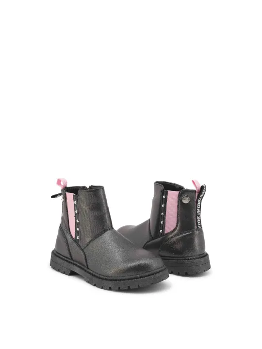 Schwarze Lederstiefel mit pinken Akzenten