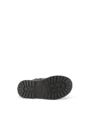 Schuhsohle mit griffigem, dunklem Profil
