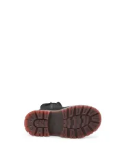 Schwarze Stiefelette mit roter Sohle