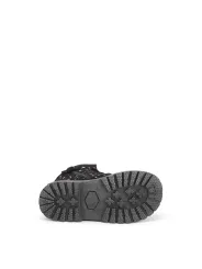 Schwarze Wanderstiefel mit dicker Sohle
