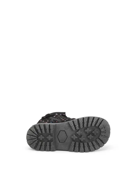 Schwarze Wanderstiefel mit dicker Sohle