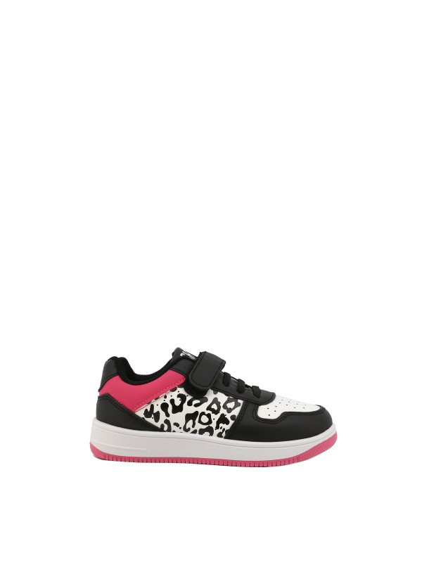 Leoparden-Sneaker mit rosa Akzenten Leoparden-Sneaker mit rosa Akzenten
