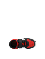 Rote und schwarze High-Top-Sneaker