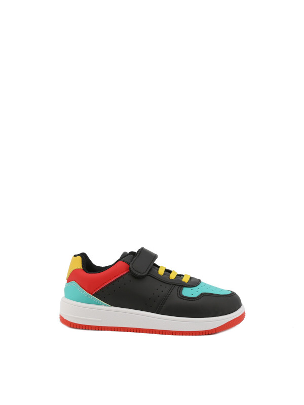Schwarze und blaue Kinderschuhe