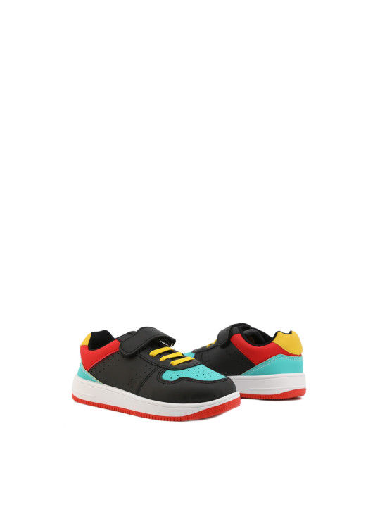 Schwarze, blaue, rote Sneaker Schuhe