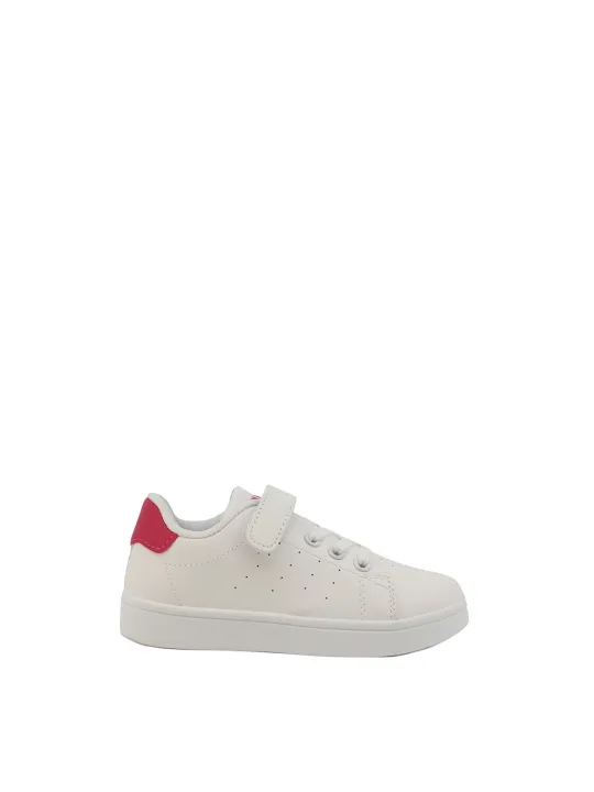 Weiße Sneaker mit pinkem Detail