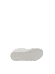 Weiße Sneaker Sohle nach oben