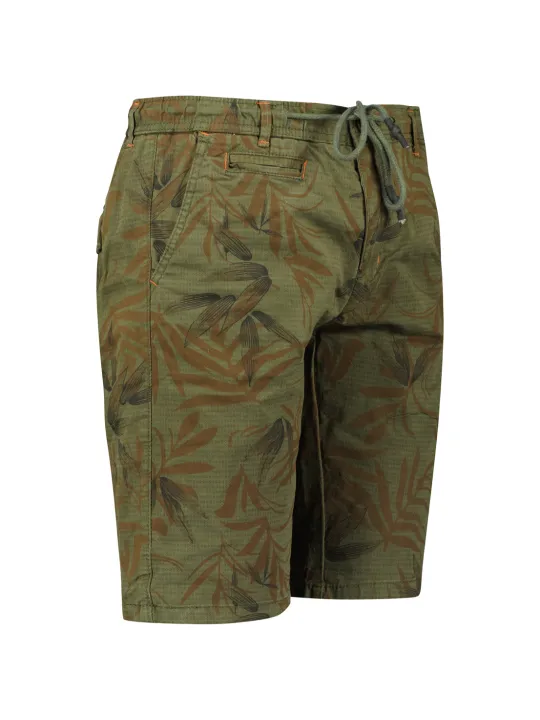 Grüne Shorts mit Palmenmuster