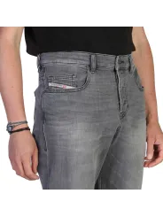 Graue Diesel Jeans, lässiger Look