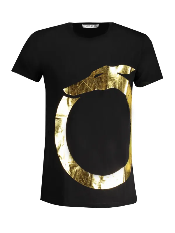 "Trussardi T-Shirts im Sale | Kurzarm TShirt Rundhals Logo Trussardi TRU2MTS01 NE06BLKG online kaufen"|Planet-Deluxe "Trussardi T-Shirts im Sale | Kurzarm TShirt Rundhals Logo Trussardi TRU2MTS01 NE06BLKG online kaufen"|Planet-Deluxe