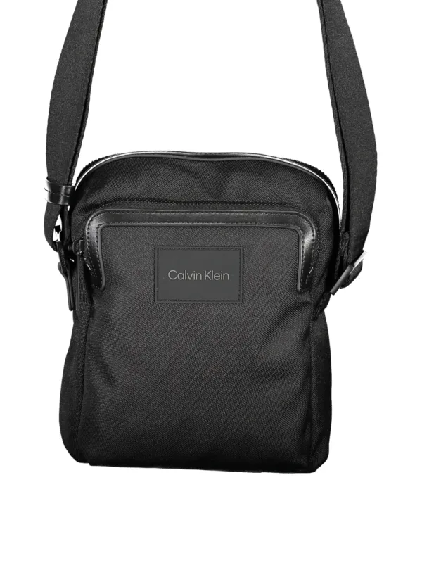"Calvin Klein Einzelstücke & Seltenheiten im Sale | Calvin Klein Umhängetasche mit iPad-Fach und recyceltem Polyester online kaufen"|Planet-Deluxe