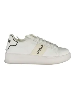 "Gaelle Paris Sneakers: Kontrastdesign & Logo-Details"