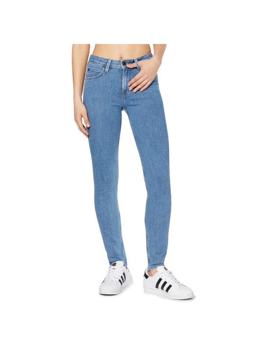Helle Jeans mit weißem Top