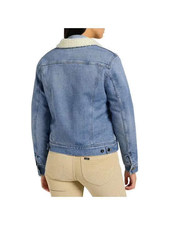 Blaue Jeansjacke mit Fellkragen