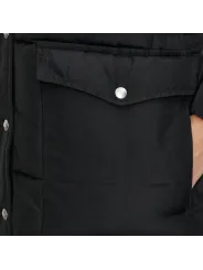 Schwarze Jacke mit silbernen Knöpfen