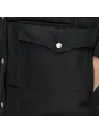 Schwarze Jacke mit silbernen Knöpfen