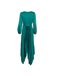 Grünes Plee-Kleid mit Bindeband