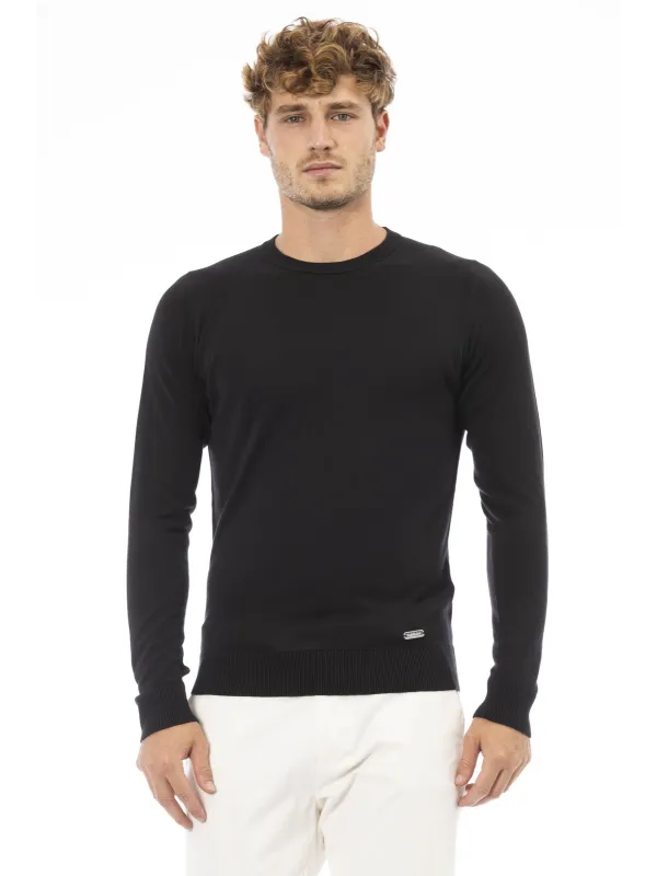 Schwarzer Pullover mit weißer Hose Schwarzer Pullover mit weißer Hose