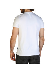 Weißes T-Shirt mit schwarzer Jeans