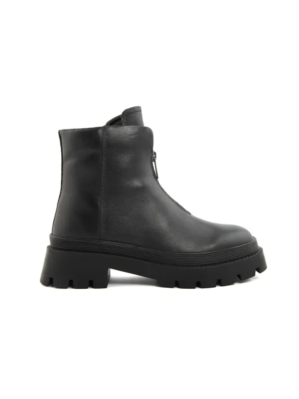 Schwarze Lederstiefelette mit grober Sohle Schwarze Lederstiefelette mit grober Sohle