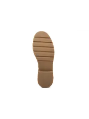 Tan Schuhsohle mit horizontalen Rillen