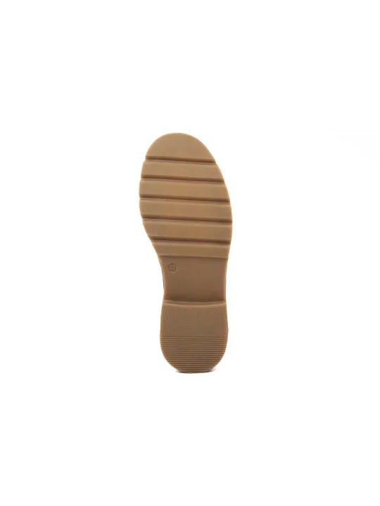 Tan Schuhsohle mit horizontalen Rillen