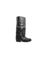 Schwarze Lederstiefel mit silbernen Schnallen