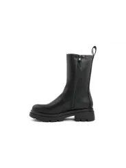 Schwarze Lederstiefel mit dicker Sohle