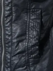 Schwarze Lederjacke mit Reißverschluss
