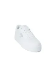 "Guess 470383: Stylische Sneakers für jeden Anlass"
