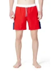 Rote Fila Badehose am Mann