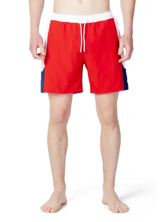 Rote Fila Badehose am Mann