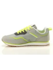 Graue, grüne und weiße Sneakers.