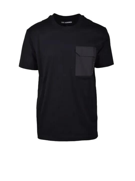 Schwarzes T-Shirt mit Brusttasche