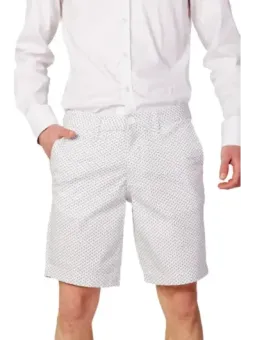 Weißes Hemd mit gemusterten Shorts