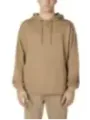 Tan Fila Hoodie Modell Vorderansicht
