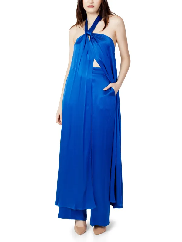 Royalblaues Satin-Halterkleid mit Cutout Royalblaues Satin-Halterkleid mit Cutout