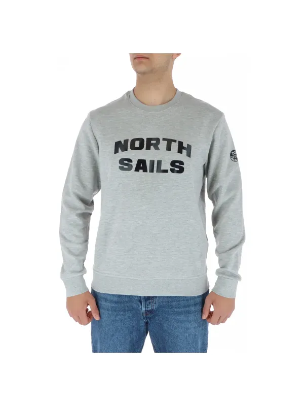 Mann trägt graues North Sails Sweatshirt Mann trägt graues North Sails Sweatshirt