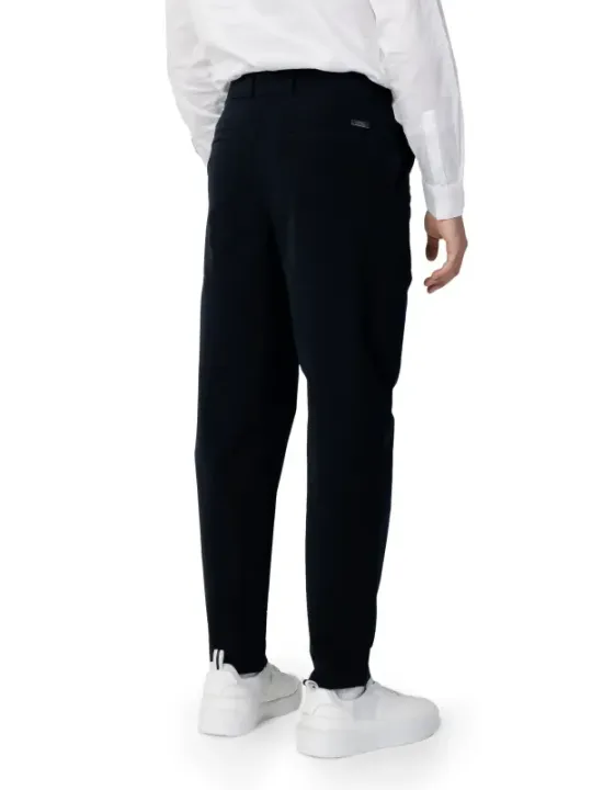 Schwarze Armani Exchange Hosenansicht hinten