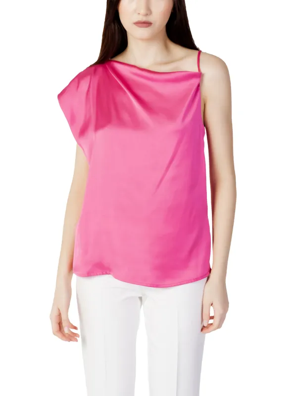 Zartrosa Seidentop, asymmetrischer Schnitt Zartrosa Seidentop, asymmetrischer Schnitt
