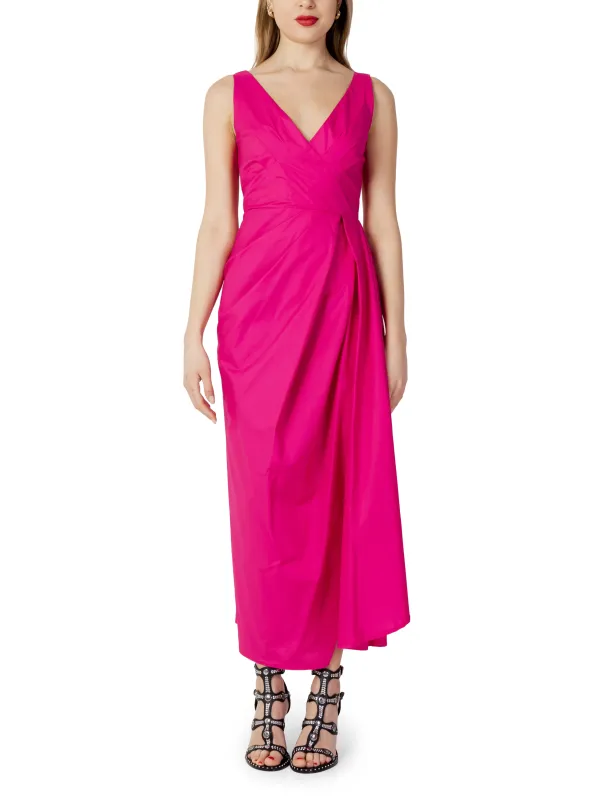 Pinkes, tailliertes Mid-Calf-Kleid Sandro Ferrone Pinkes, tailliertes Mid-Calf-Kleid Sandro Ferrone