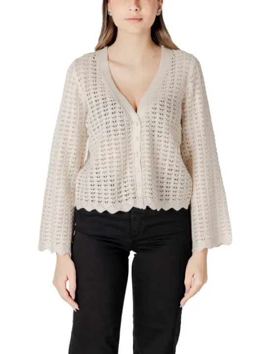 Beige gehäkelte Damen-Strickjacke kurz