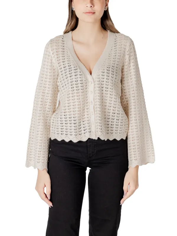 Beige gehäkelte Damen-Strickjacke kurz