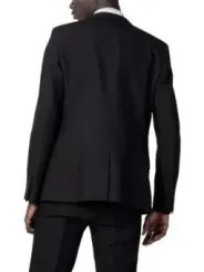 Schwarzer Herrenanzug, Rückansicht, elegant