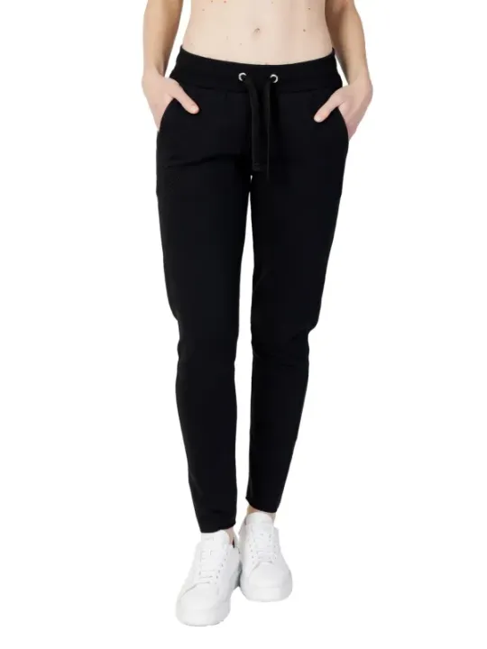 Schwarze Damen Softshellhose schlank geschnitten