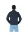 Mann trägt Colmar Winterjacke Jeans