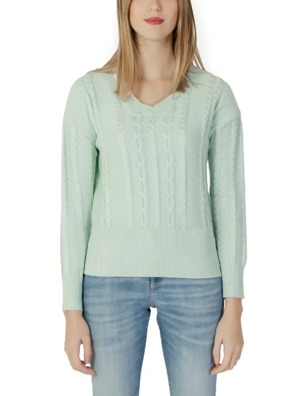 Grüner Strickpullover mit Jeans Grüner Strickpullover mit Jeans