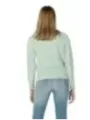 Helle Jeans und Strickpullover