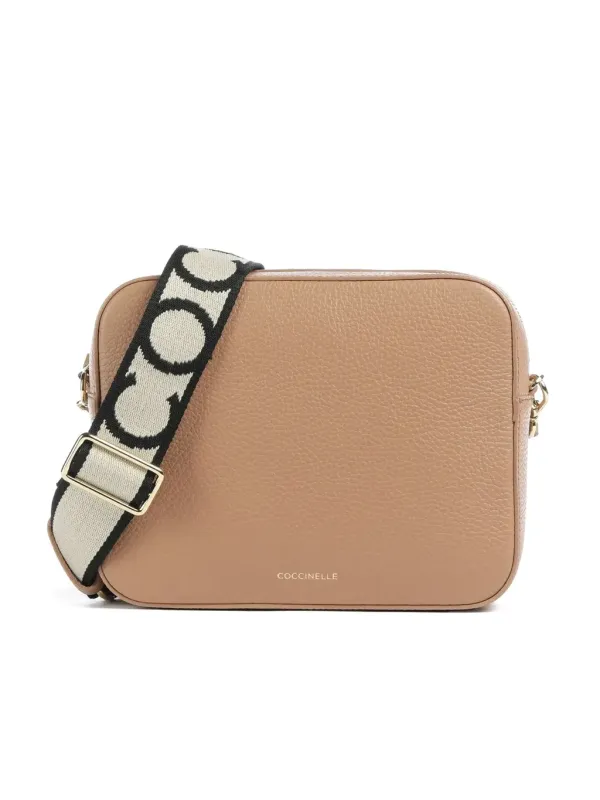 "Coccinelle Umhängetaschen im Sale | Damen Leder Umhängetasche mit Zipper und Logo von Coccinelle online kaufen"|Planet-Deluxe "Coccinelle Umhängetaschen im Sale | Damen Leder Umhängetasche mit Zipper und Logo von Coccinelle online kaufen"|Planet-Deluxe