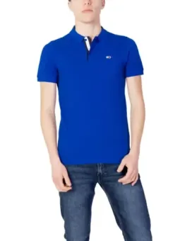 Blaues Polohemd mit Jeans